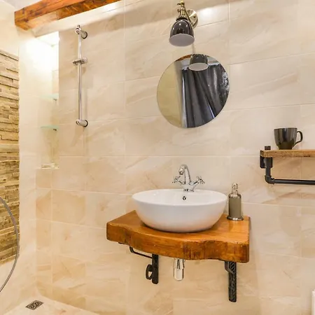 Apartment The Storyteller's Place - Aesthetic, Two Bedroom, Central In