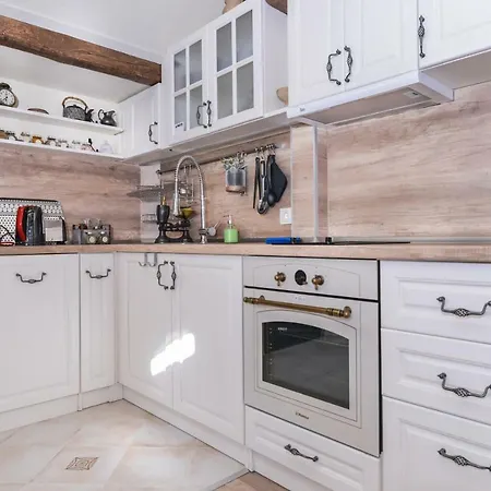 The Storyteller's Place - Aesthetic, Two Bedroom, Central In Apartment