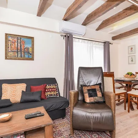 The Storyteller's Place - Aesthetic, Two Bedroom, Central In Sofia